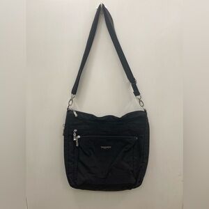 Baggallini Modern Pocket Expandable Large Hobo Bag Black